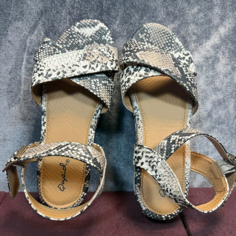 Qupid Platform Sandals Womens Grey Snakeskin Print Size 6 Animal Print Strappy